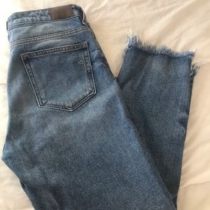 HIDDEN JEANS! Very cute boy friend frayed botto
